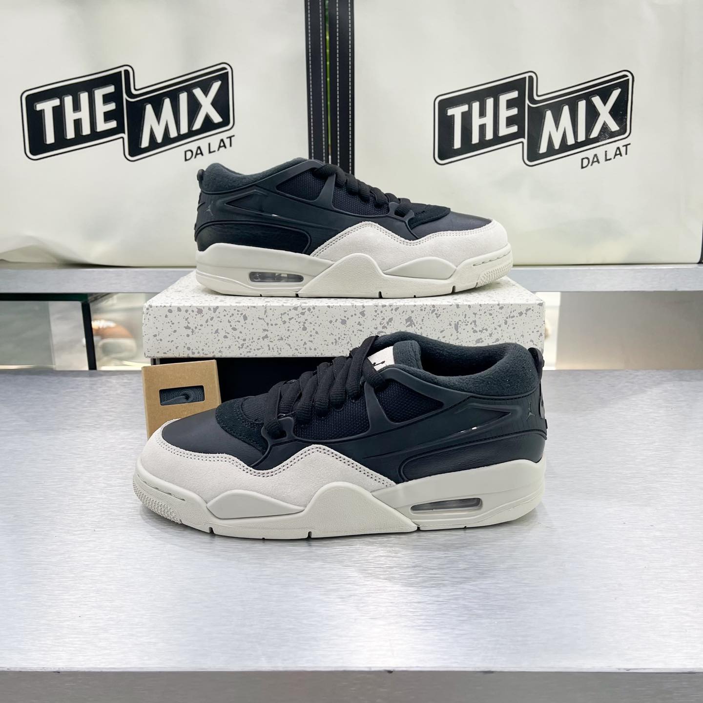 Giày Nike Air Jordan 4 RM Black Light Giày Nike Air Jordan 4 RM Black Light