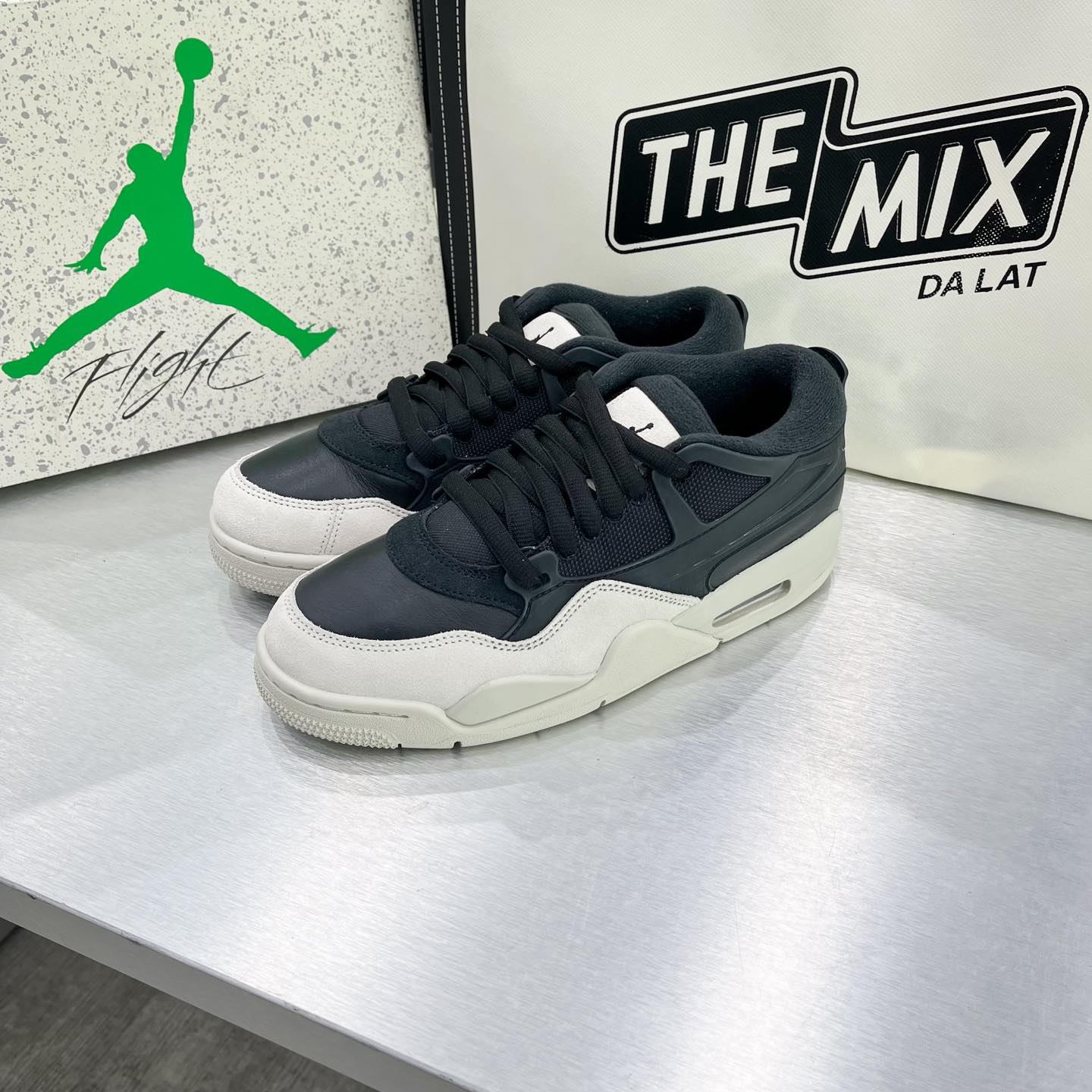 Giày Nike Air Jordan 4 RM Black Light Giày Nike Air Jordan 4 RM Black Light