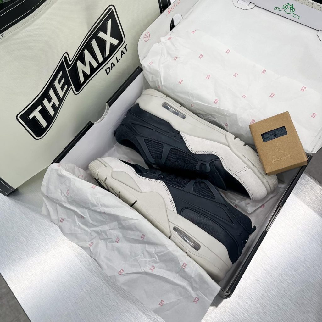 Giày Nike Air Jordan 4 RM Black Light Giày Nike Air Jordan 4 RM Black Light