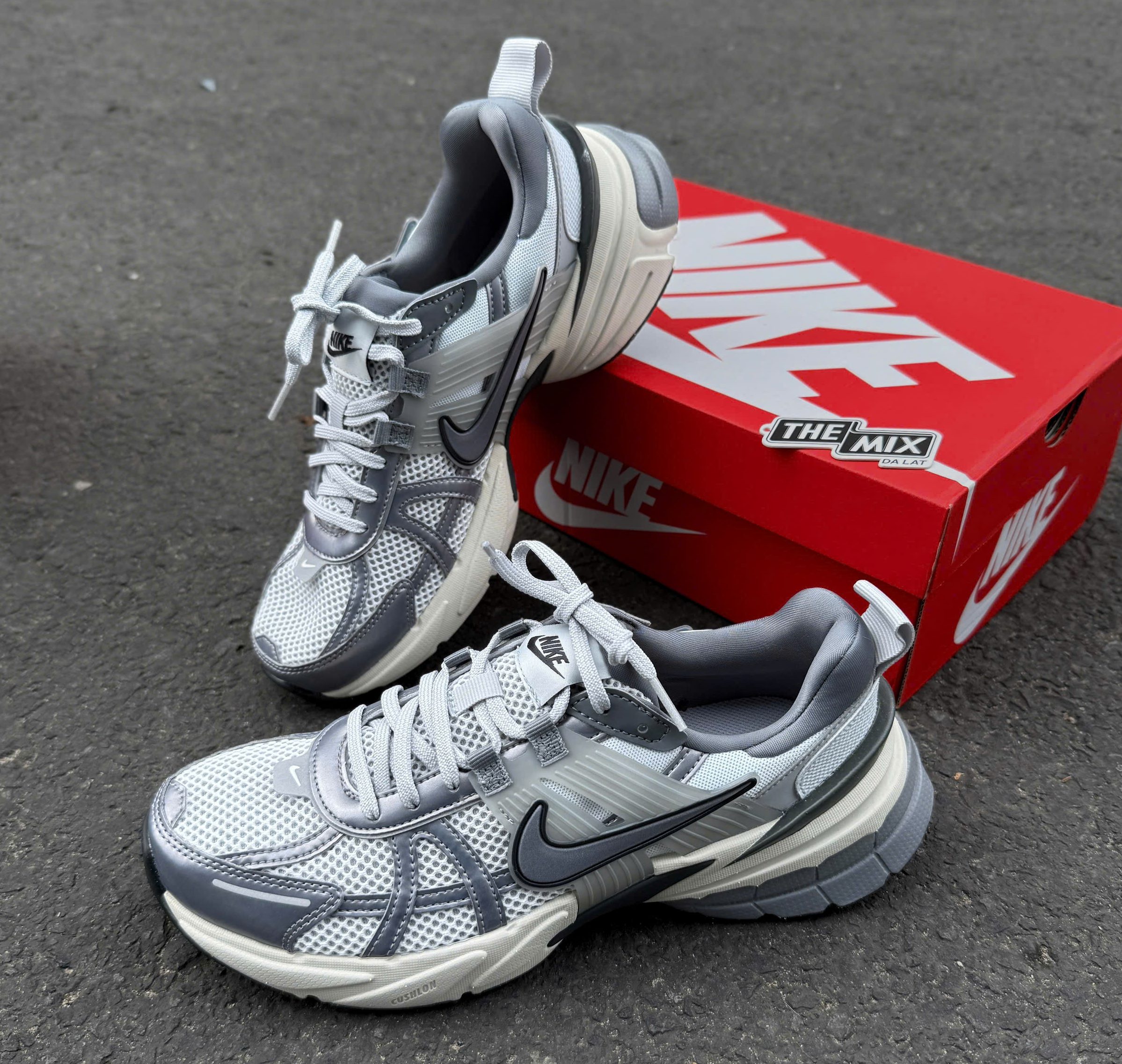 Giày Nike V2K Run Pure Platinum Wolf Grey Giày Nike V2K Run Pure Platinum Wolf Grey