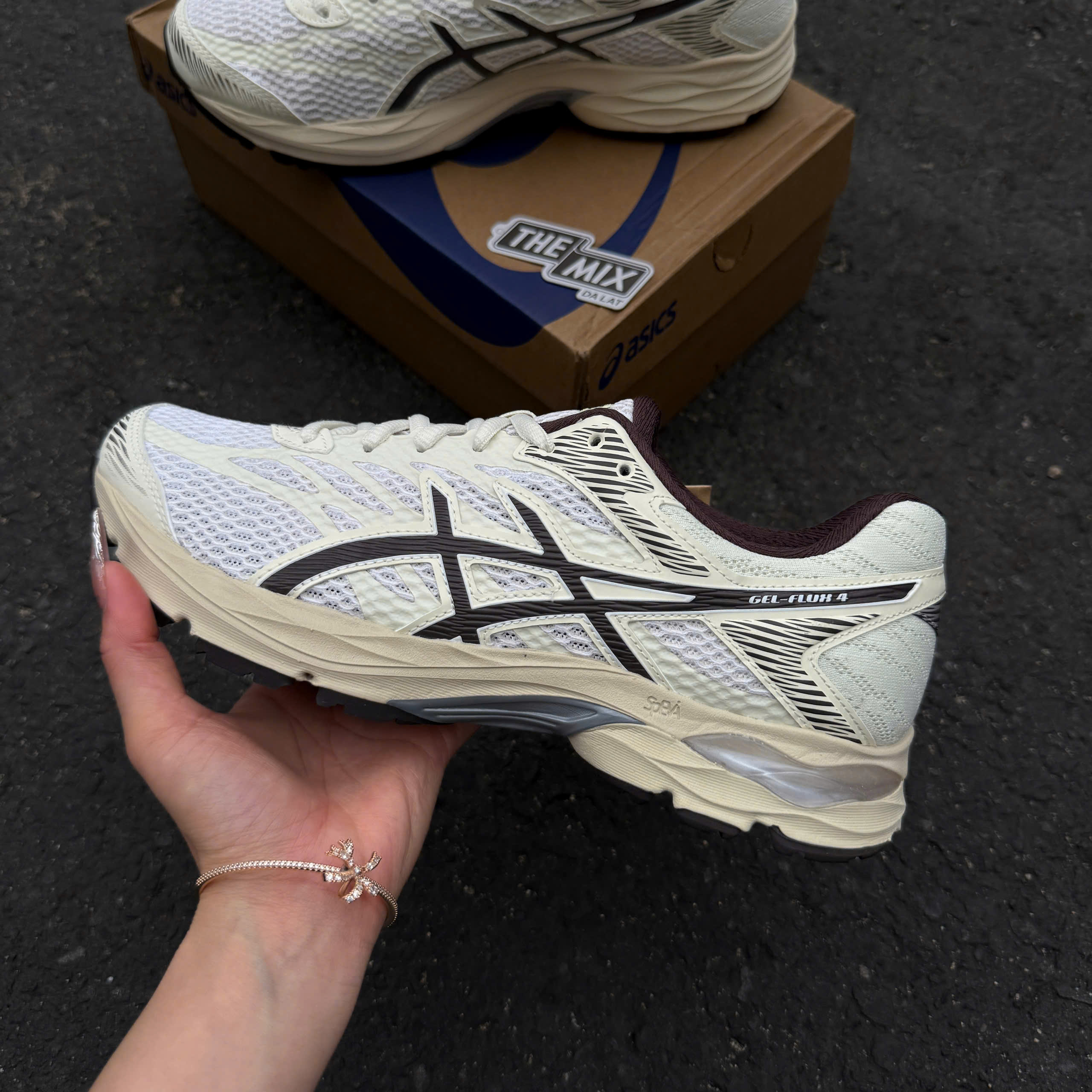 Giày Asics Flux 4 Birch/Coffee Giày Asics Flux 4 Birch/Coffee