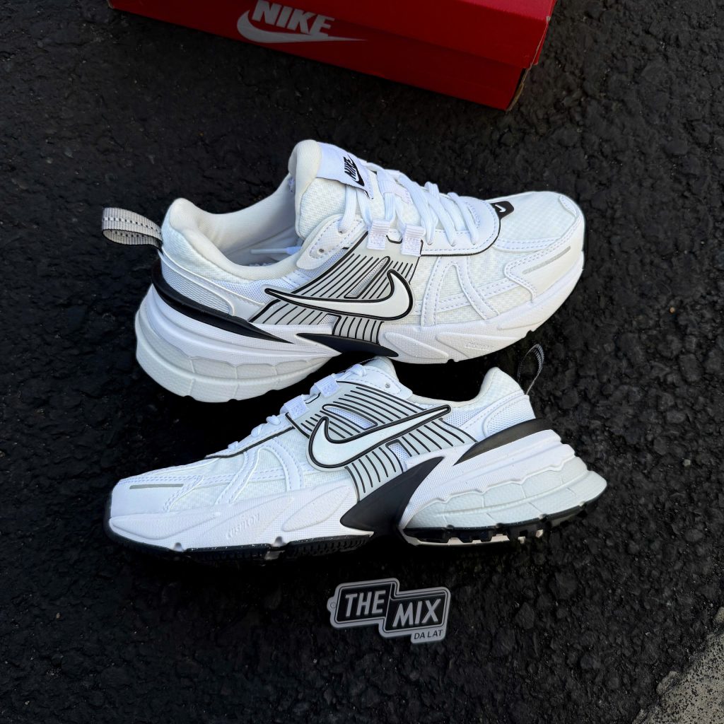 V2K Run ‘Summit White / Platinum Tint’ 26 V2K Run ‘Summit White / Platinum Tint’ 26