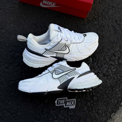 V2K Run ‘Summit White / Platinum Tint’ 26 V2K Run ‘Summit White / Platinum Tint’ 26
