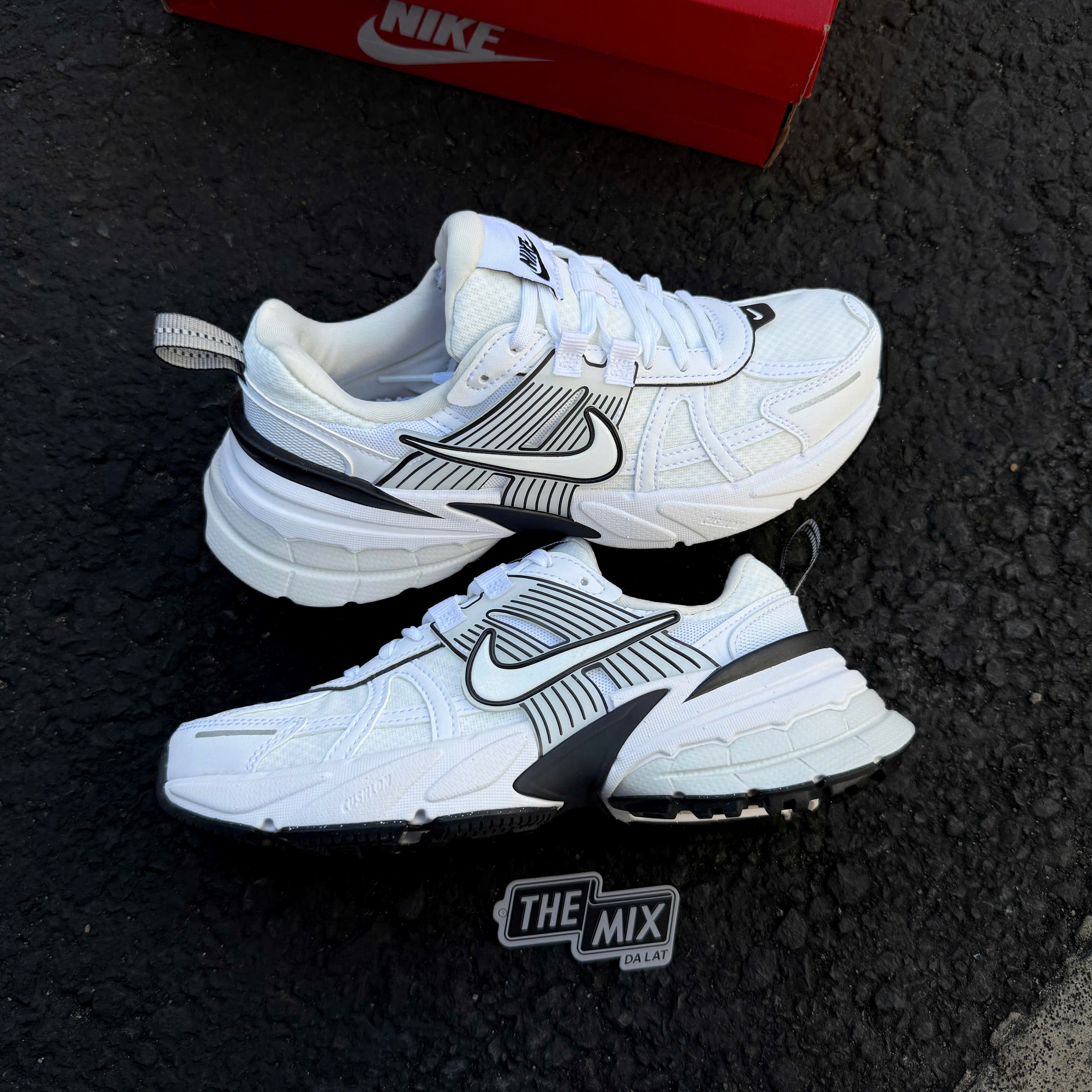 V2K Run ‘Summit White / Platinum Tint’ 26 V2K Run ‘Summit White / Platinum Tint’ 26