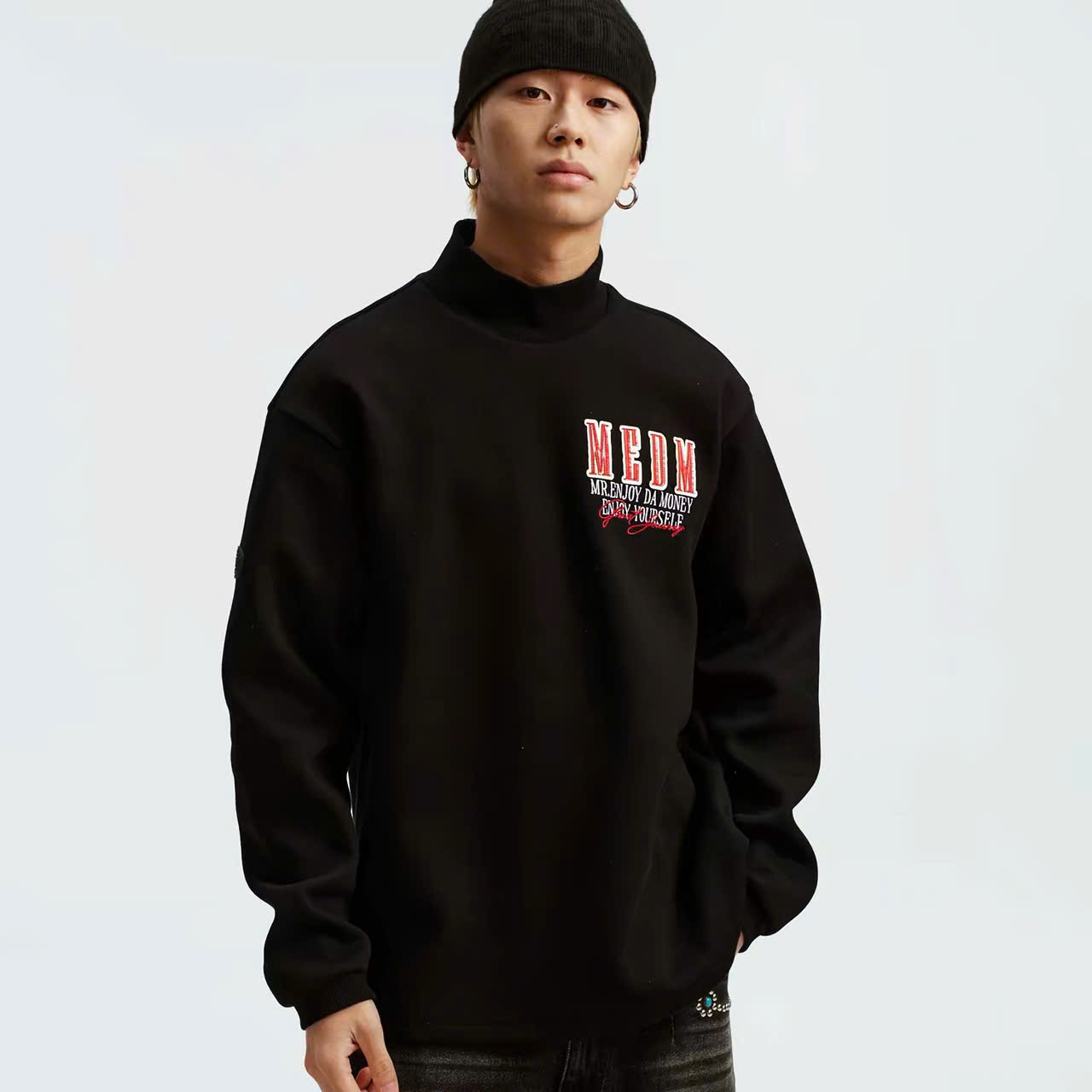 Áo Sweater MEDM Black-Red/ Grey-White 26 Áo Sweater MEDM Black-Red/ Grey-White 26