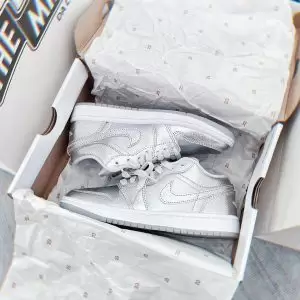 Giày Nike Air Jordan 1 Low SE Metallic Silver