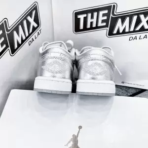 Giày Nike Air Jordan 1 Low SE Metallic Silver